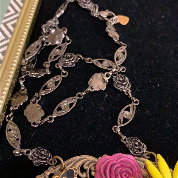 ⭐️Adorned Crown artisan assemblage yellow flower cluster statement necklace - Picture 4 of 8